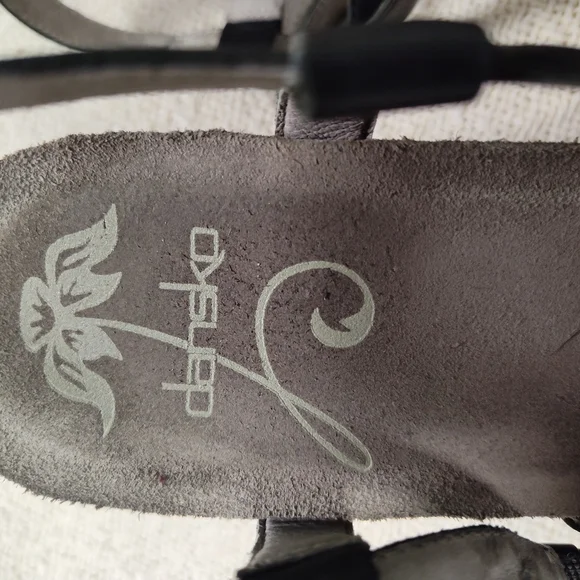 Dansko Black Strappy Sandals Versatile Comfort - Picture 8 of 8